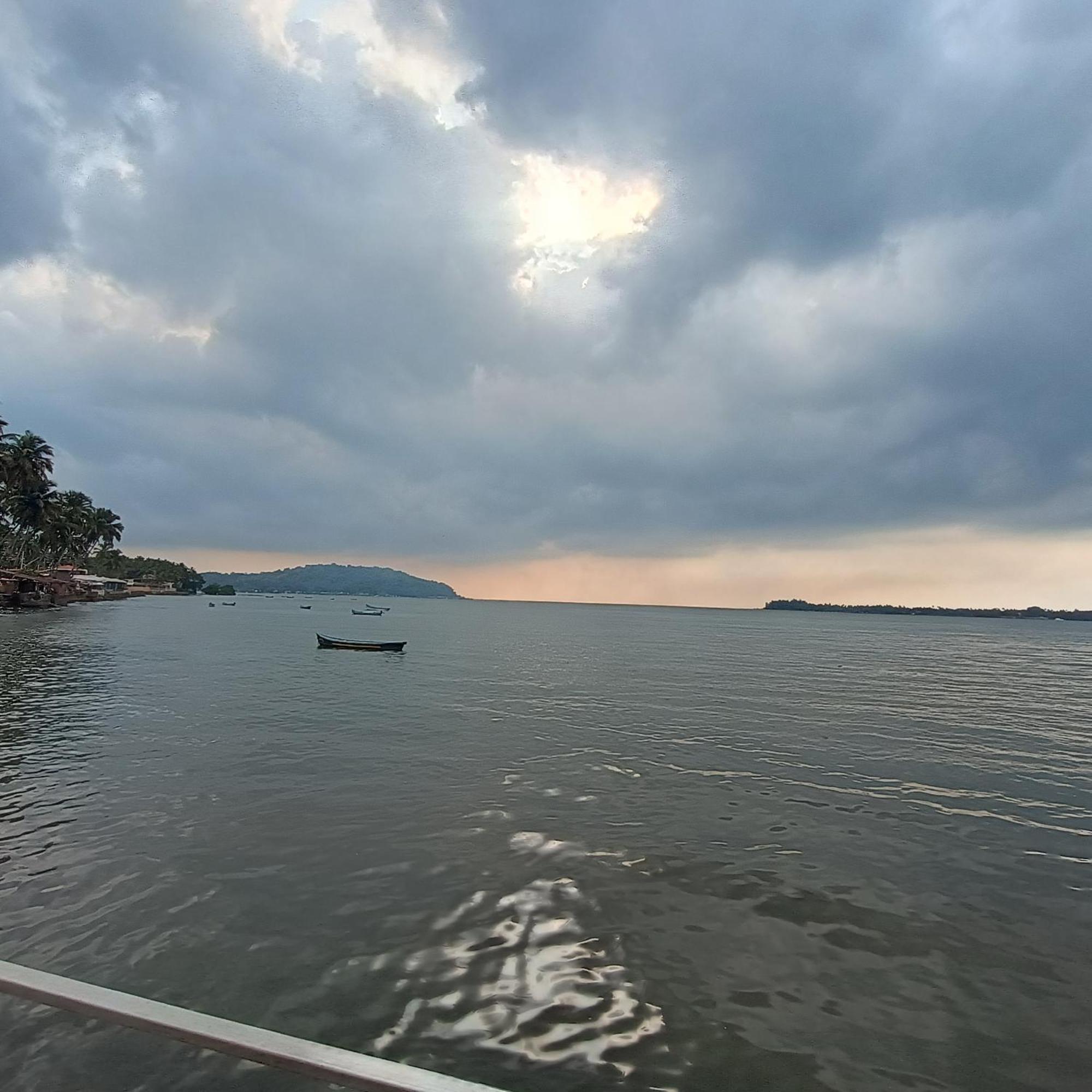 Gs Home On The Bay - Sea & Forest View Glass Studio Vagator Ngoại thất bức ảnh