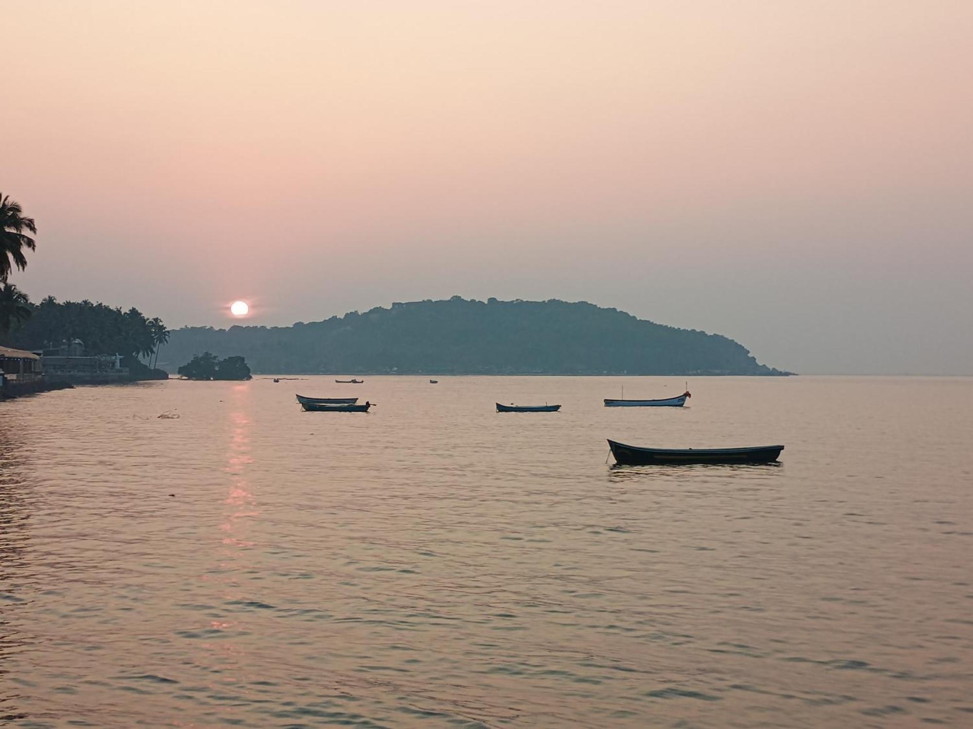 Gs Home On The Bay - Sea & Forest View Glass Studio Vagator Ngoại thất bức ảnh